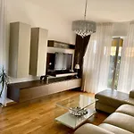Apartment Spacious Modern Close To The *