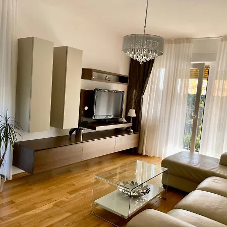 Апартаменты Spacious Modern Close To The *