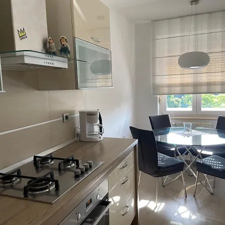 Apartment Spacious Modern Close To The Beach