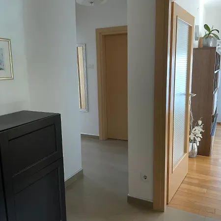 Spacious Modern Close To The Apartment *